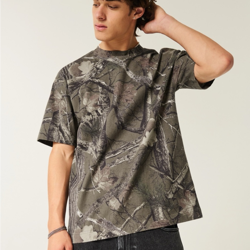 Hollister Men's L Boxy Heavyweight Camo Crew Tee
